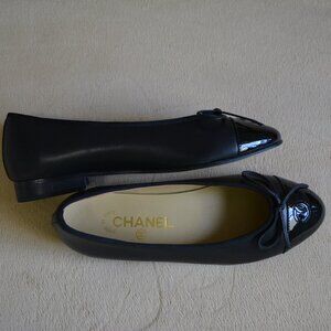 CHANEL G26250 black toecap designer logo and bow, size 38C or 7.5 US